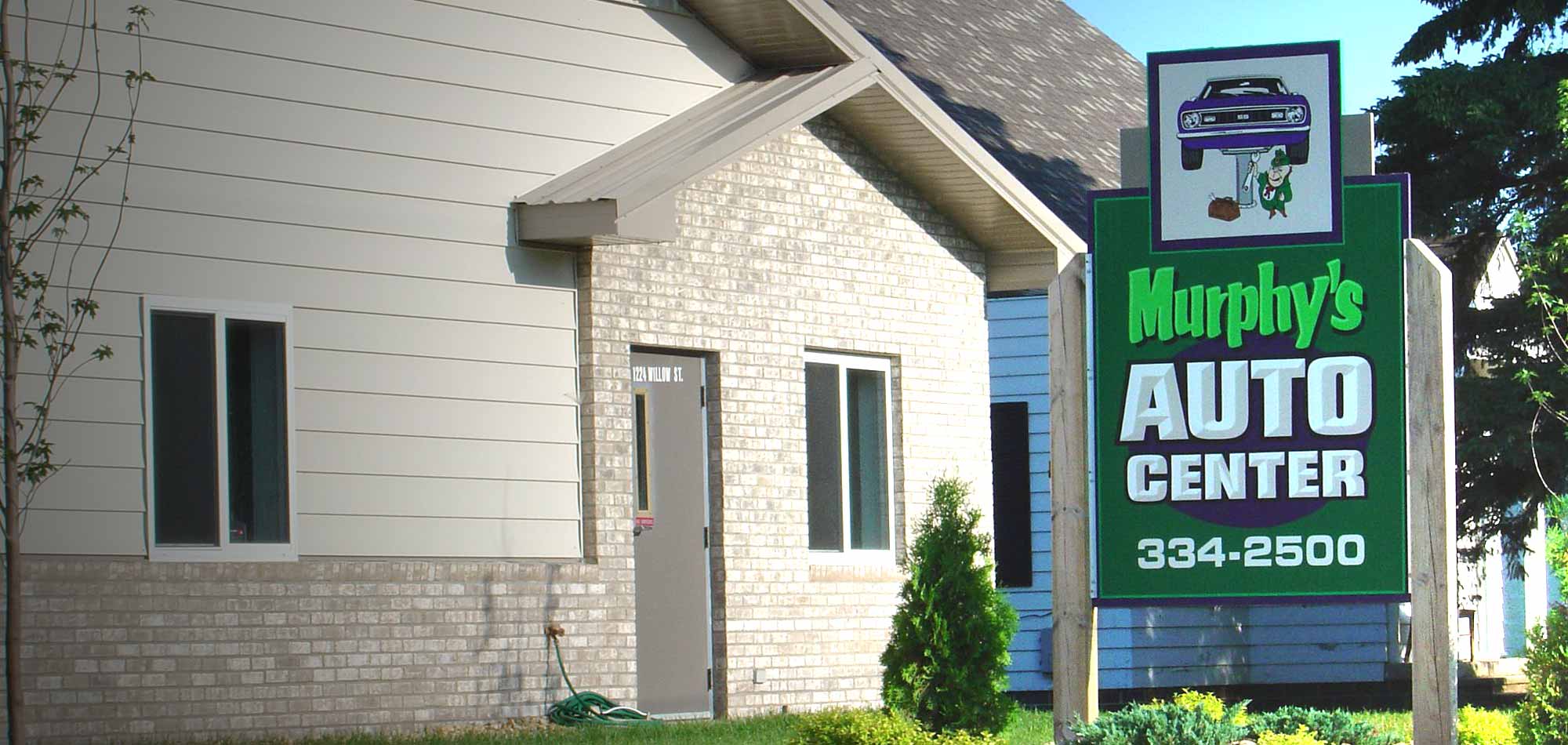 Front sign at Murphy's Auto Center in Faribault, MN
