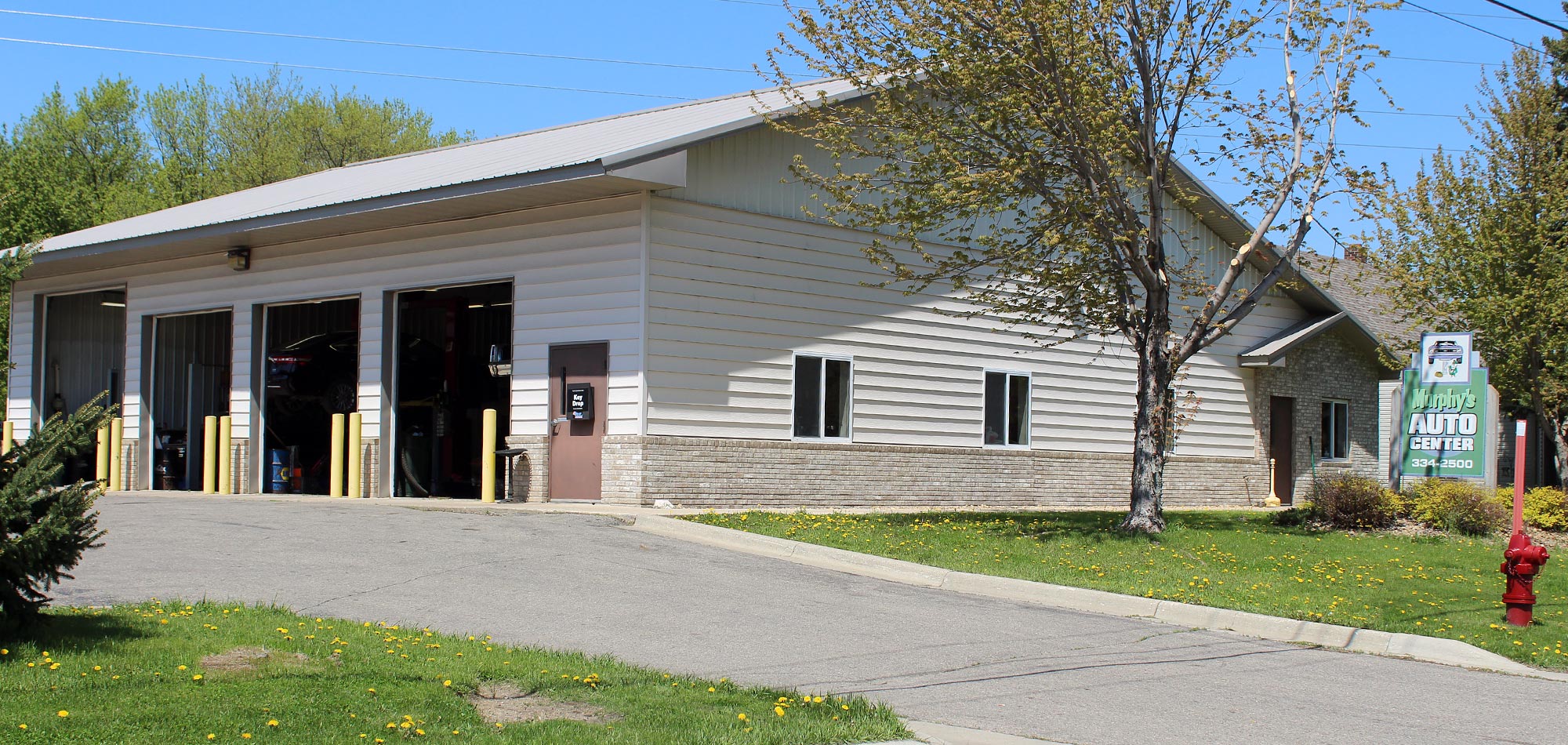 Exterior of Murphy's Auto Center located at 1224 Willow St. in Faribault, MN